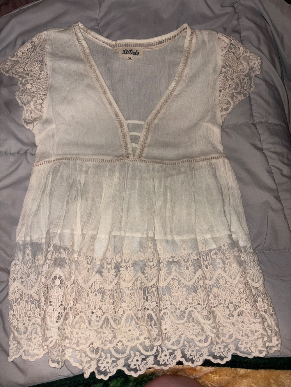 Listicle Cream Lace-Trim V-Neck Peplum Tunic